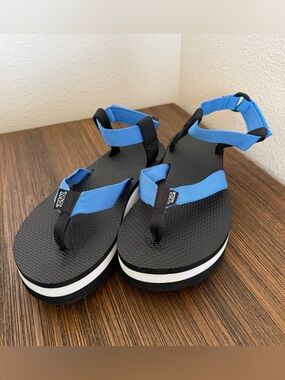 Teva Flatform women’s US 8 blue & black thong sandals adjustable strap gorpcore